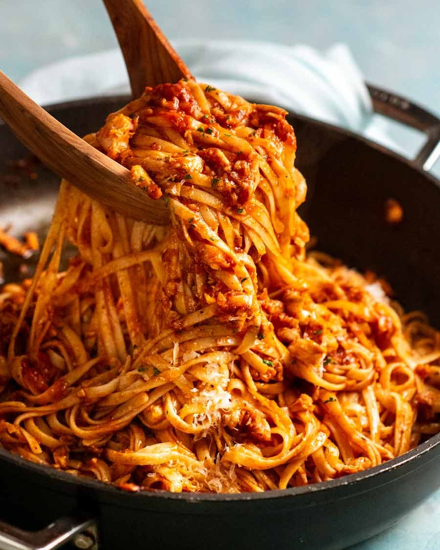 Mezcle la pasta con estofado de pescado de Calabria