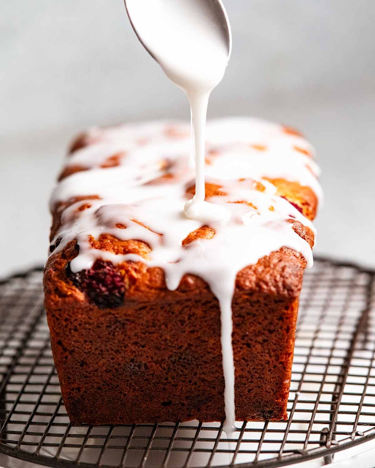 Frambuesa de chocolate de esmalte blanco (pan rápido)