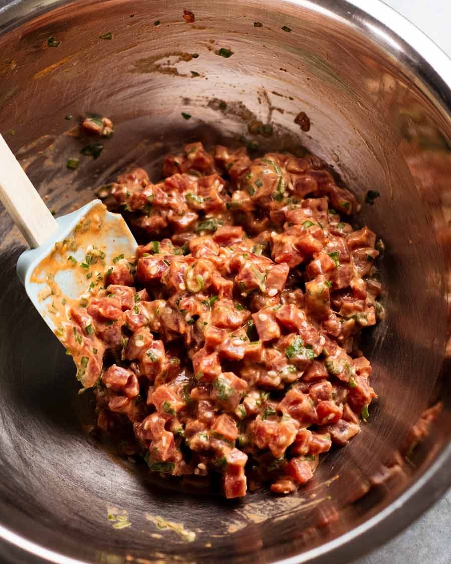Guarnición de atún picante para el arroz con arroz picante