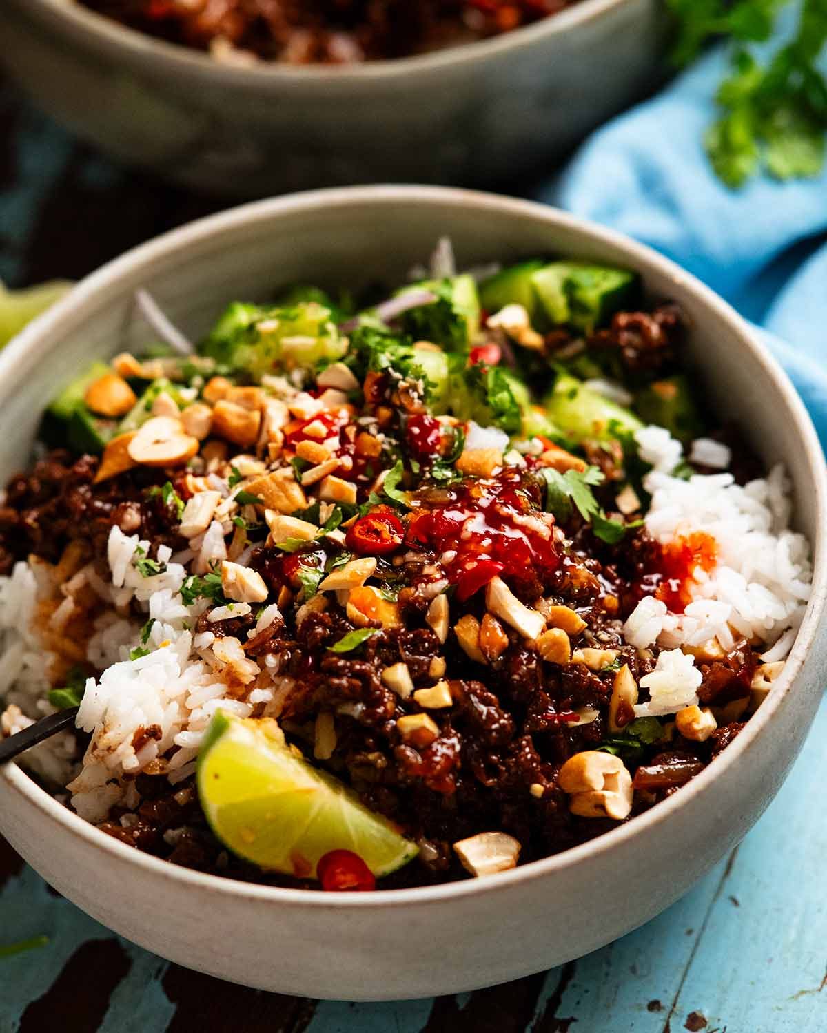 Tazones de carne tailandesa con chile dulce