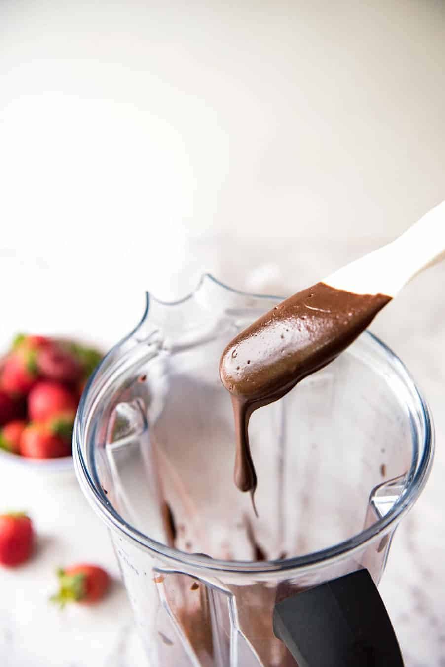 Nutella House: las avellanas, el cacao, el azúcar de confitería, la vainilla y el aceite es todo lo que necesita para hacer Nutella en casa. ¡Mejor que la tienda comprada! Repenetineats.com