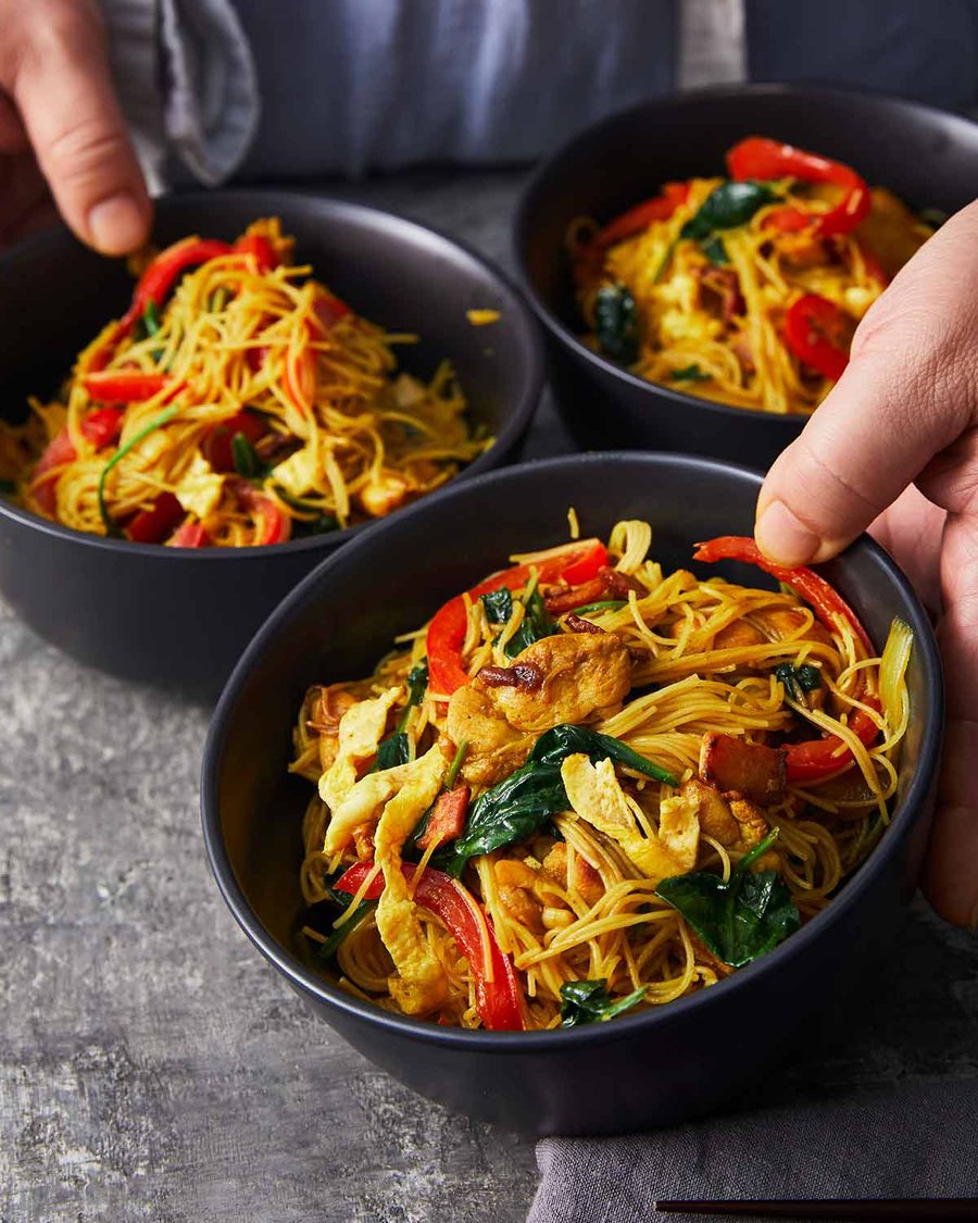 Fideos de Vermicelli con pollo en Singapur