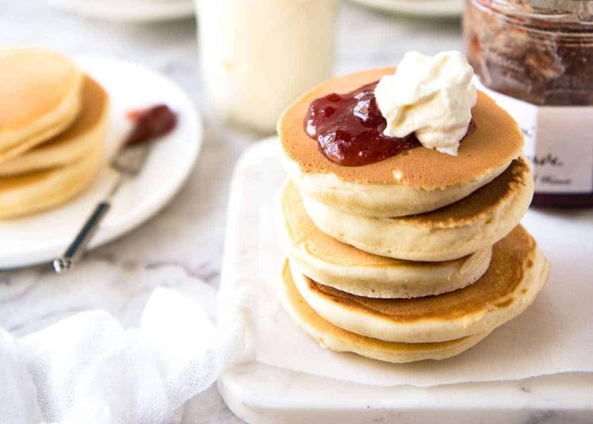 Pikelets perfectas fáciles: fáciles y rápidos, ¡se asegurarán de convertirse en un favorito de la familia! Repenetineats.com