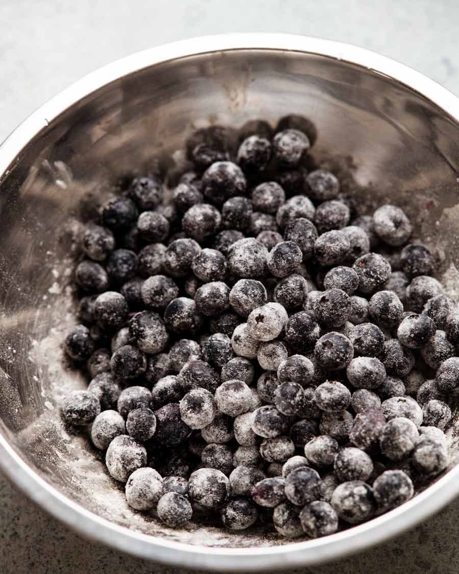 Pastel de mie con arándanos