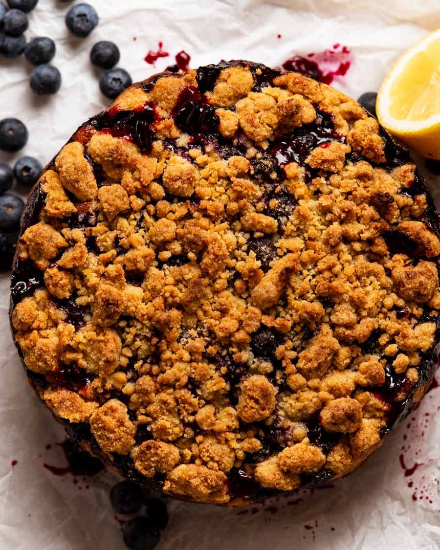 Pastel de miie con arándanos arándanos en el horno