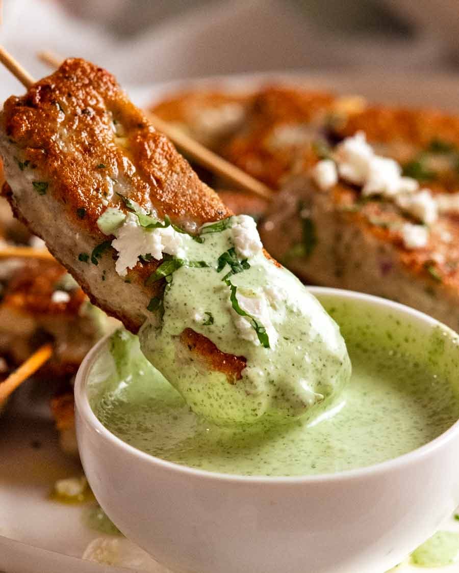 Dip Koftas en la salsa de yogurt de menta