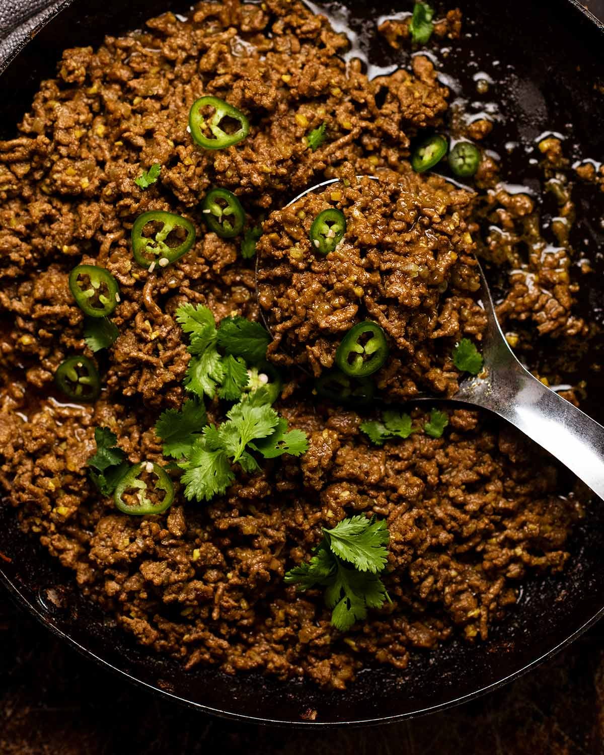 Qeema recién cocinado - Beef de curry indio