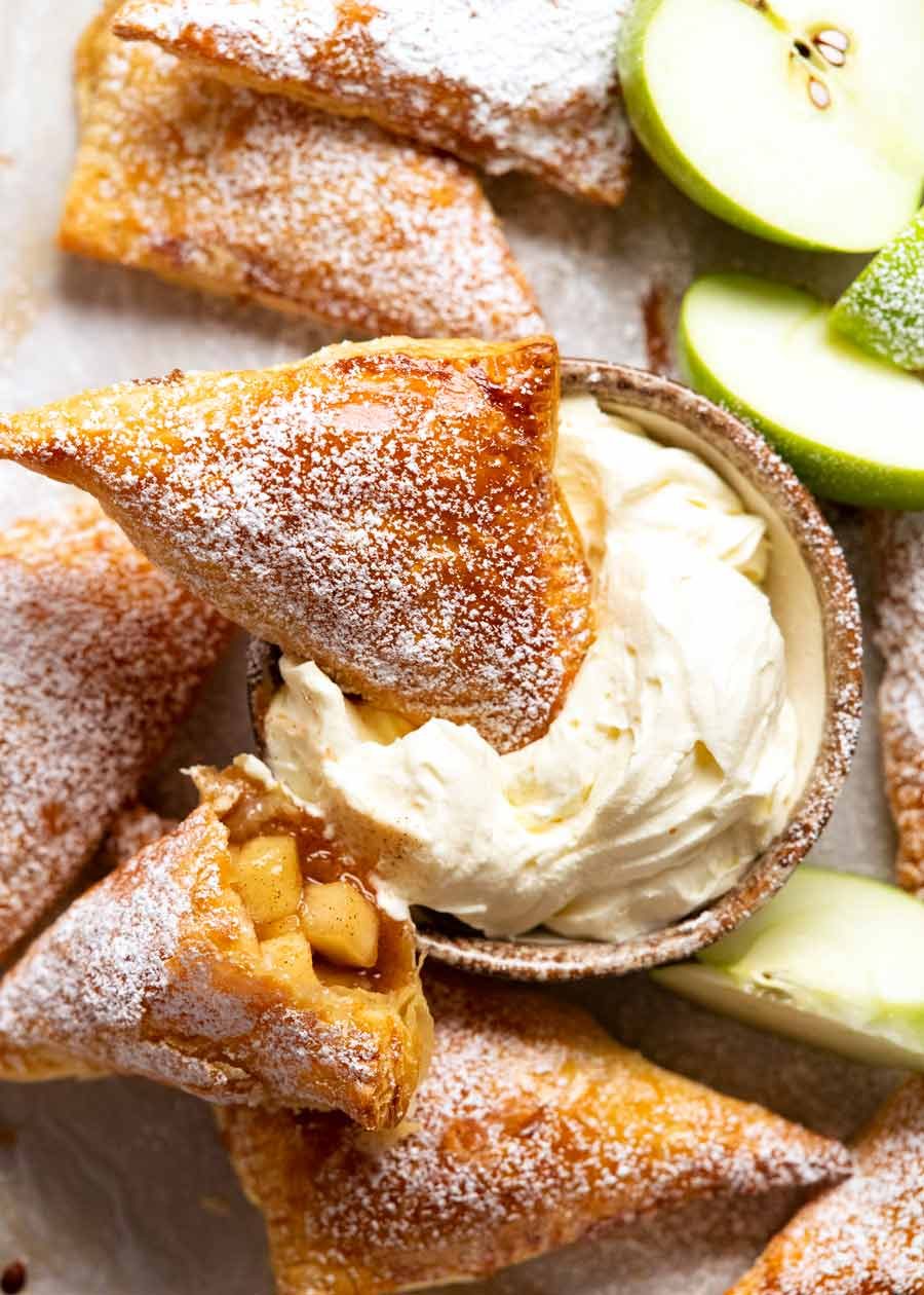 Manzana empapada en la crema