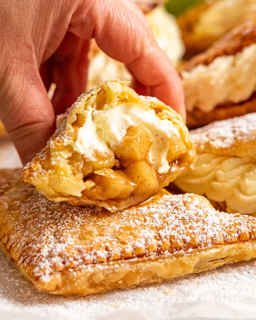 Dentro de los reversores de manzana llenos de crema