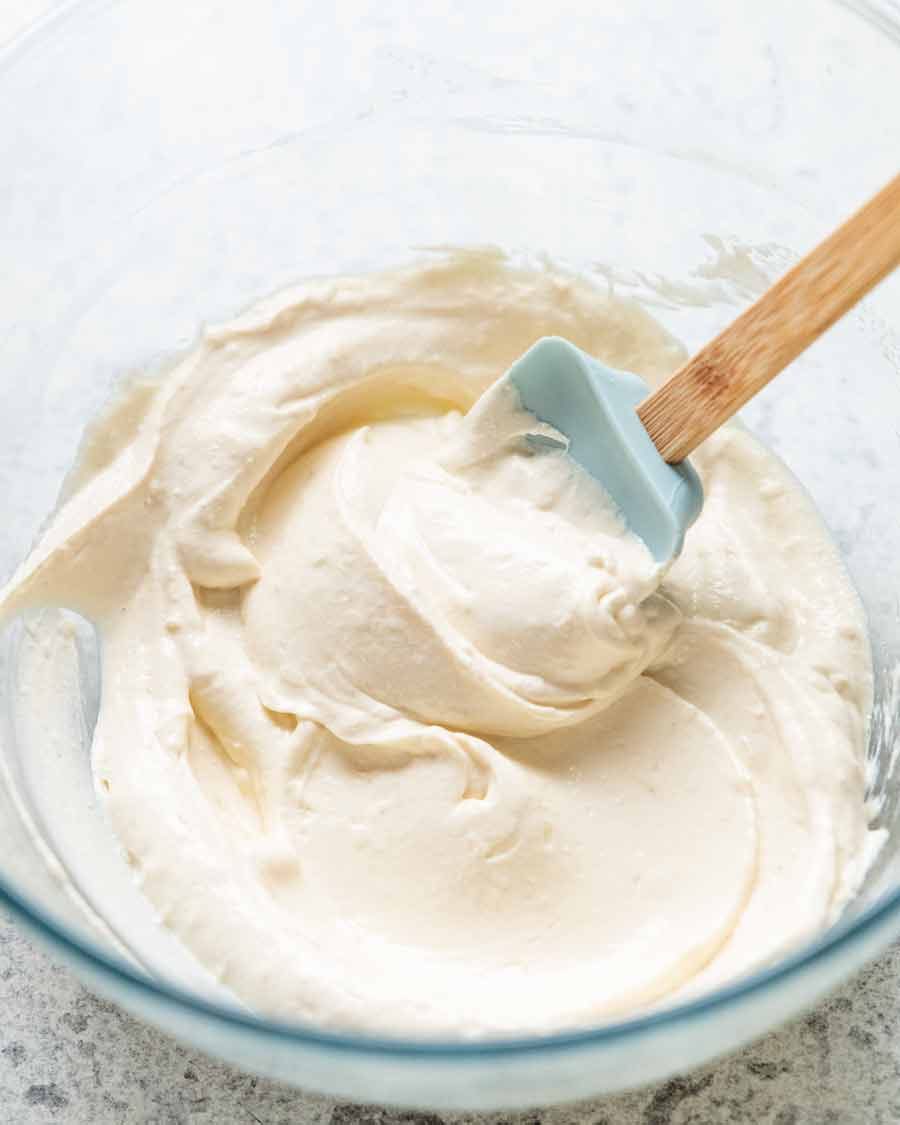 Salsa tahini batida para judías verdes con montaña de panko