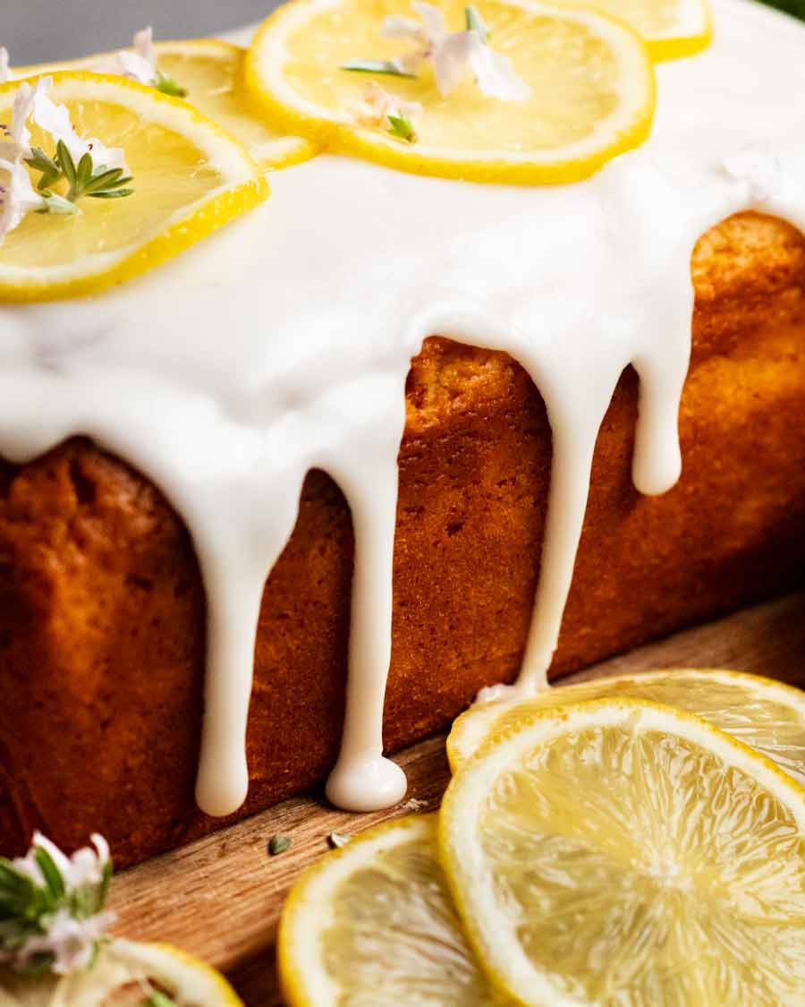 Glaseado en un pan de limón esmaltado