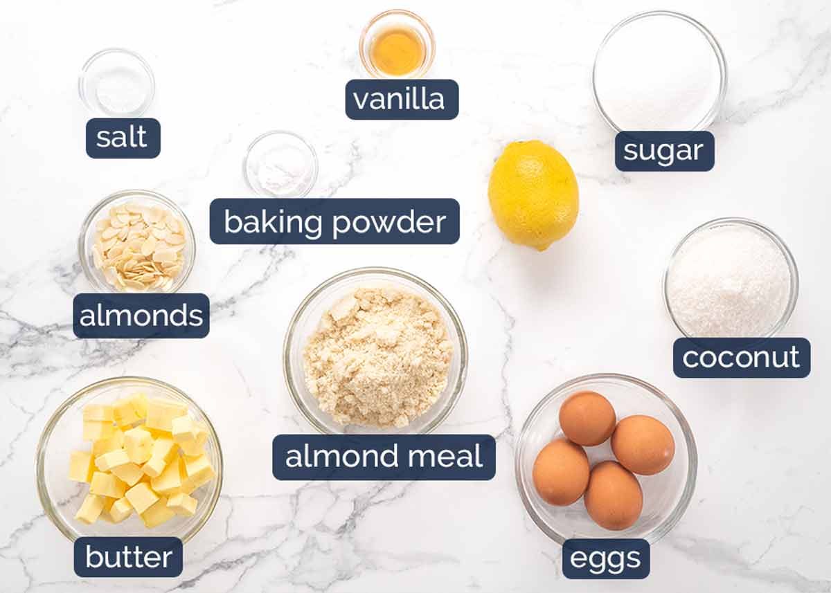 Ingredientes en el pastel de almendras de coco con limón