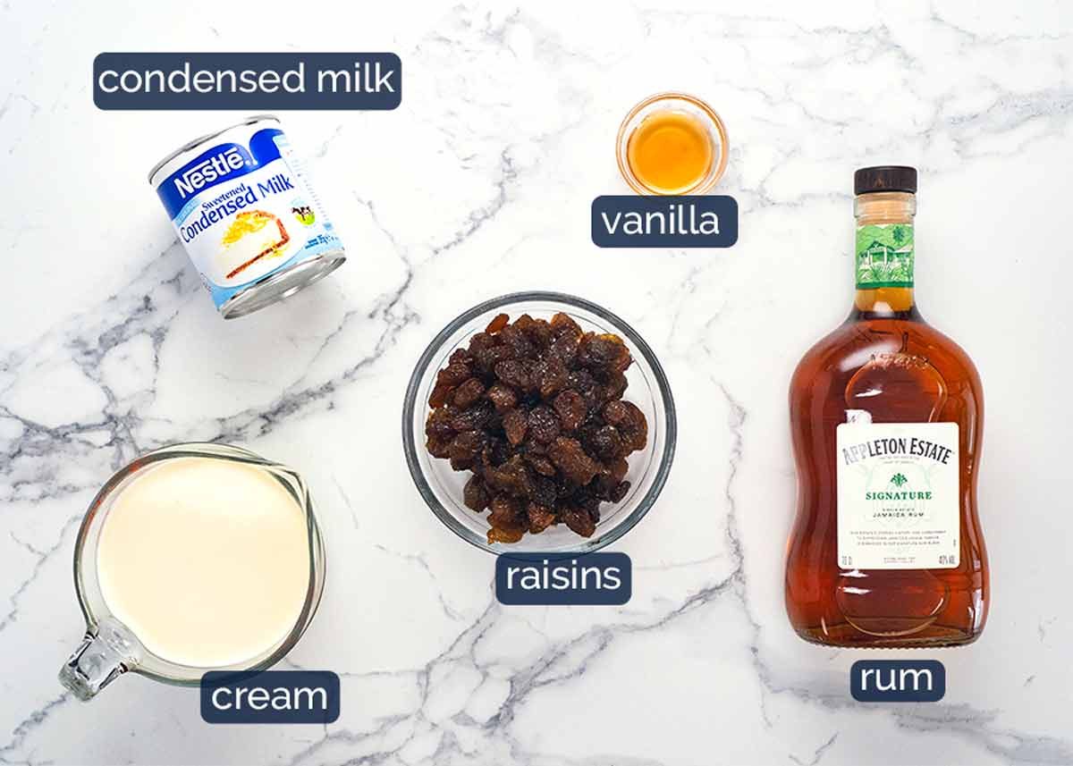 Ingredientes en el helado de uva de ron