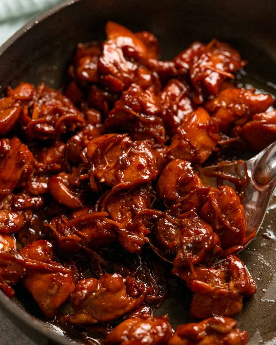 Hacer pollo con jengibre con caramelo vietnamita