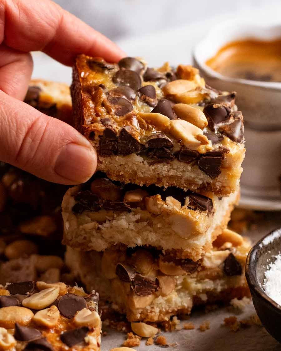 Recoja sin tazón de barras de nueces de chocolate