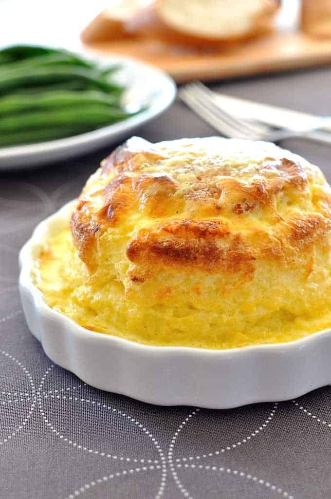 Respiración que puede hacer con anticipación: congelador y refrigerador amigable con el usuario. Rico, ligero como el soufflé de aire cubierto con una deliciosa salsa cremosa. ¡Y fácil!