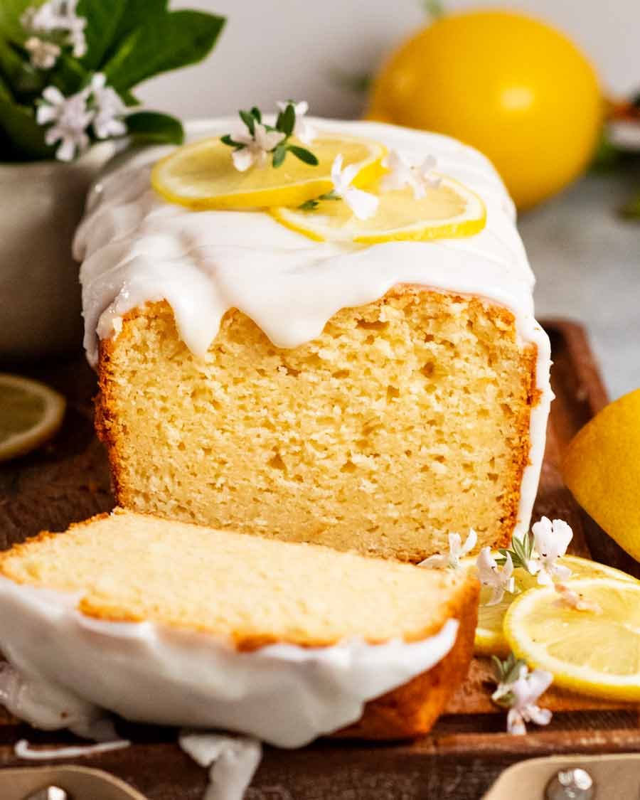 Pan de limón helado listo para ser servido