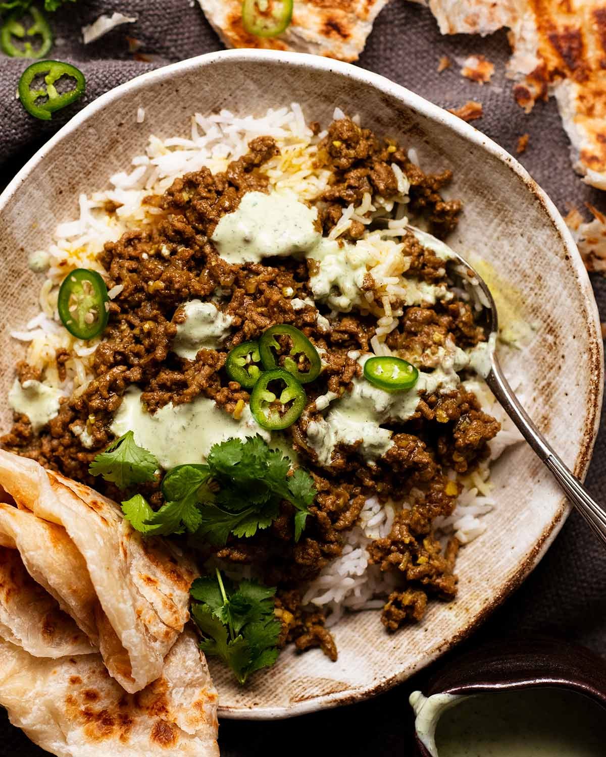 Bol de Qema - Oxen Curry picado en arroz basmati